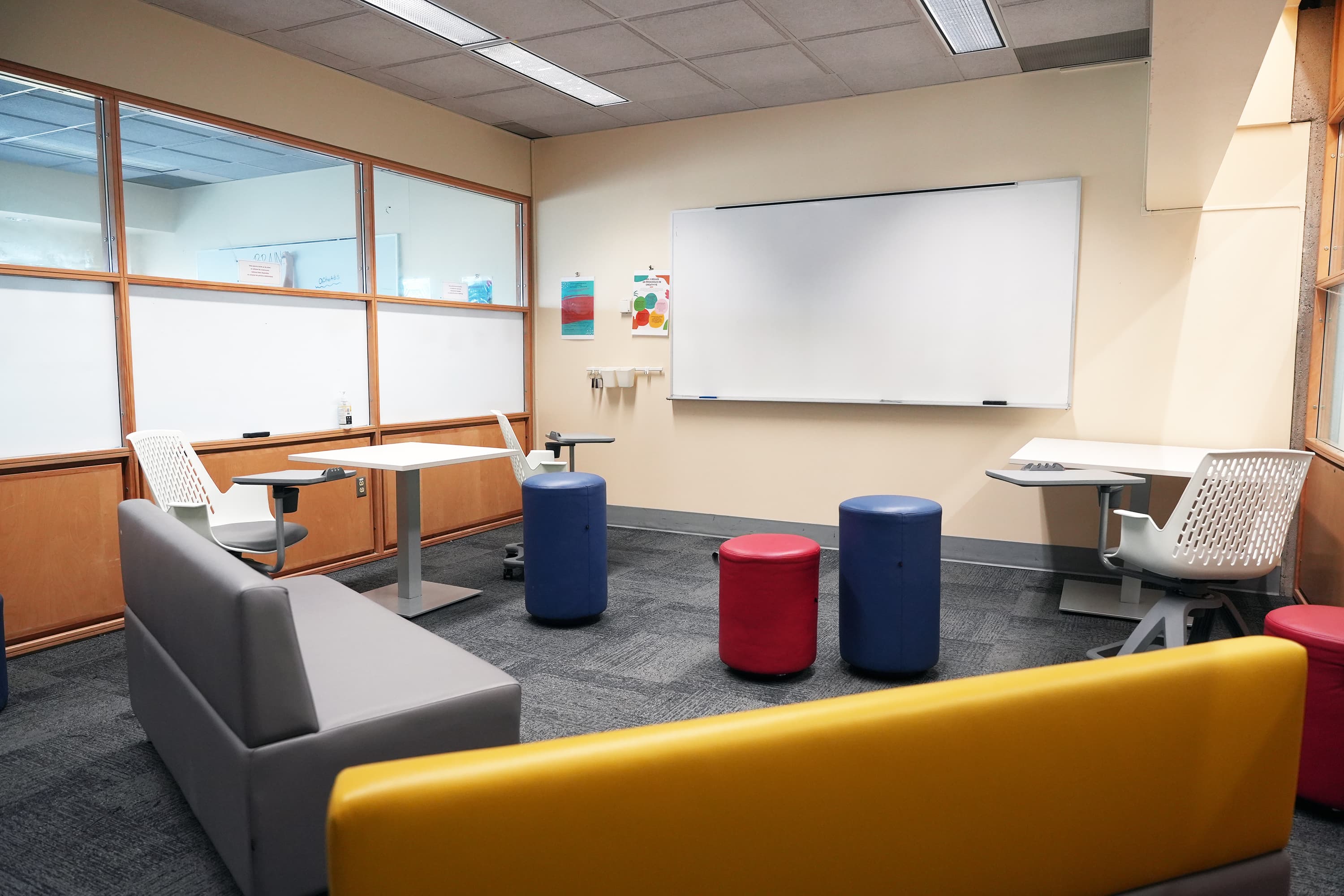 Salles de travail à la bibliothèque